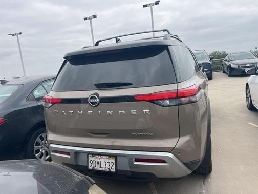 2023 Nissan Pathfinder Platinum FWD