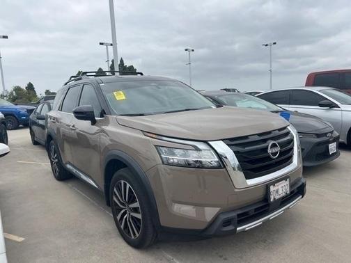 2023 Nissan Pathfinder Platinum FWD