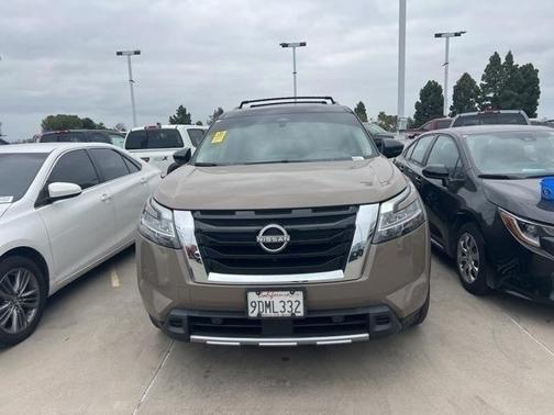 2023 Nissan Pathfinder Platinum FWD