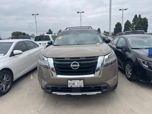 2023 Nissan Pathfinder Platinum FWD