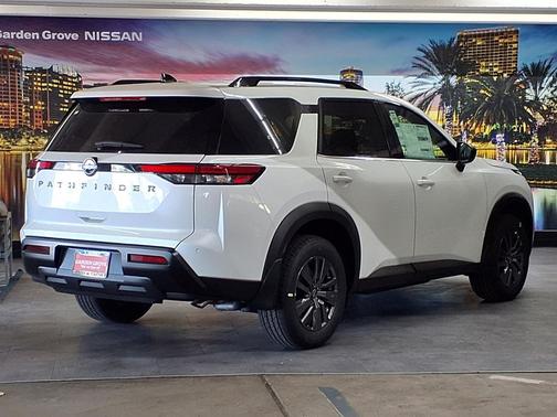 Everest White Pearl Tricoat 2026 Nissan Pathfinder SV