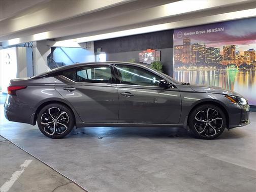 2025 Nissan Altima SR FWD