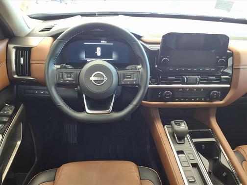 2025 Nissan Pathfinder Platinum FWD