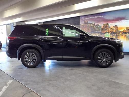 2025 Nissan Pathfinder S FWD