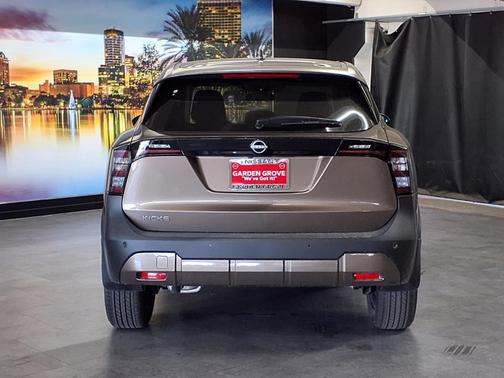 2025 Nissan Kicks SV