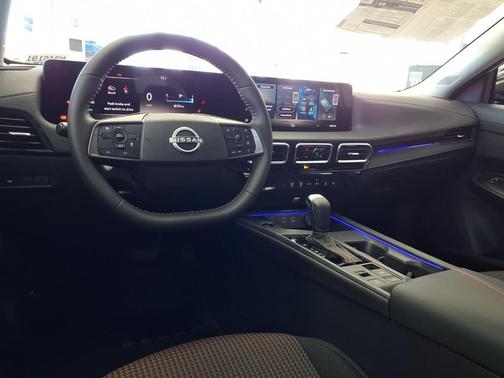 Aspen White Tricoat/Super Black 2026 Nissan Sentra SR
