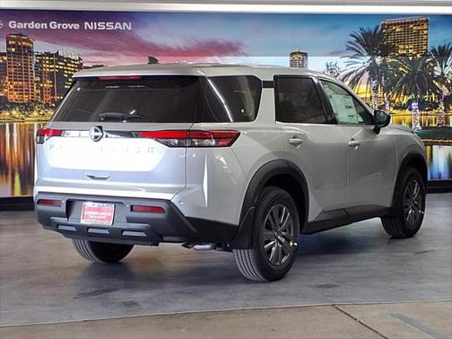 2025 Nissan Pathfinder S FWD