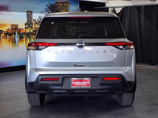 2025 Nissan Pathfinder S FWD