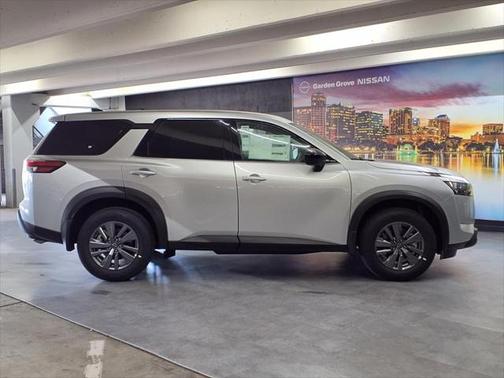 2025 Nissan Pathfinder S FWD