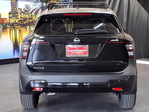 Super Black 2026 Nissan Kicks SV
