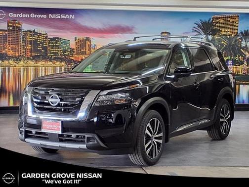 2025 Nissan Pathfinder Platinum FWD