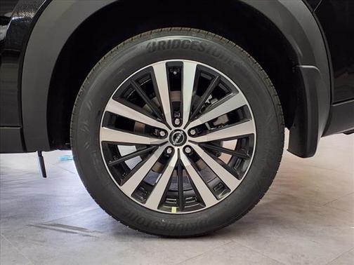 2025 Nissan Pathfinder Platinum FWD