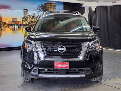 2025 Nissan Pathfinder Platinum FWD