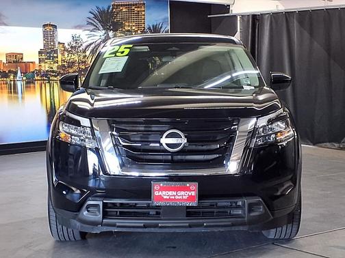 2025 Nissan Pathfinder S FWD