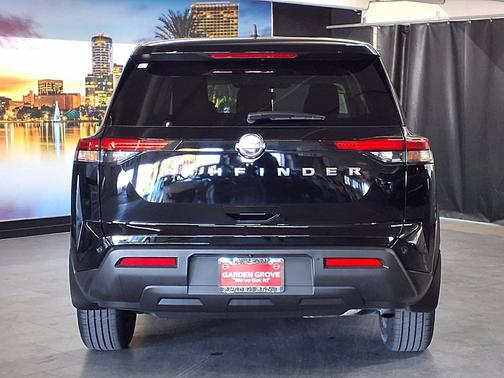 2025 Nissan Pathfinder S FWD