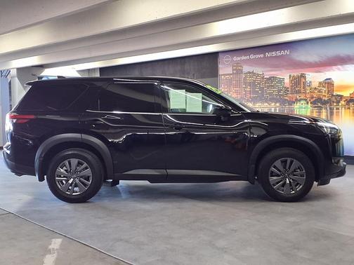 2025 Nissan Pathfinder S FWD