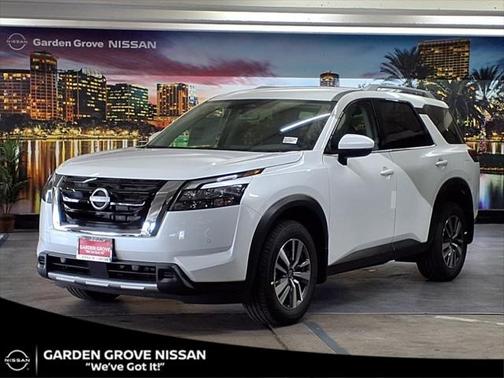 2025 Nissan Pathfinder SL FWD