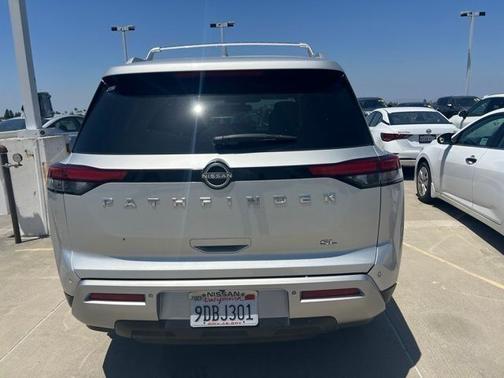 Brilliant Silver Metallic 2022 Nissan Pathfinder SL