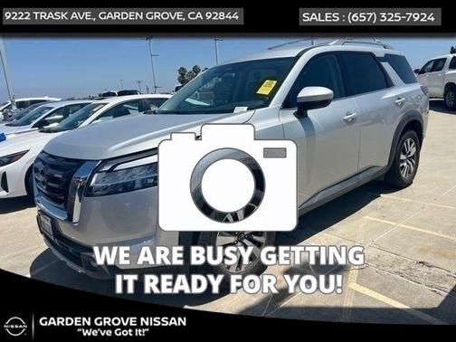 Brilliant Silver Metallic 2022 Nissan Pathfinder SL