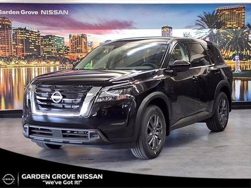 2025 Nissan Pathfinder S FWD