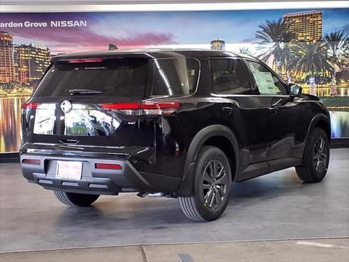 2025 Nissan Pathfinder S FWD
