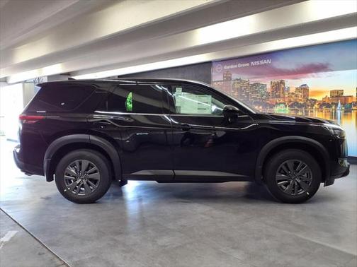 2025 Nissan Pathfinder S FWD