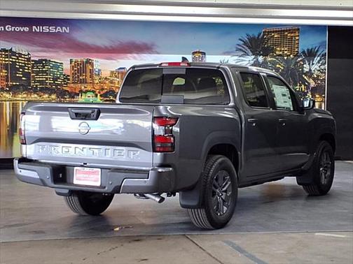 2025 Nissan Frontier SV