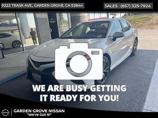 Super White 2020 Toyota Camry SE