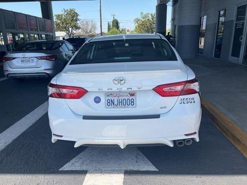 Super White 2020 Toyota Camry SE