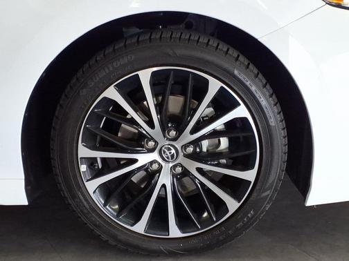 Super White 2020 Toyota Camry SE