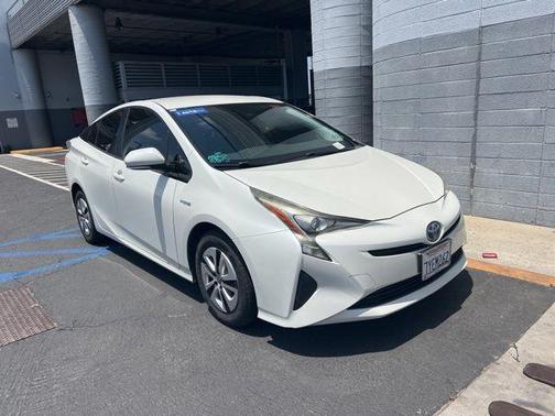 Blizzard Pearl 2017 Toyota Prius Three