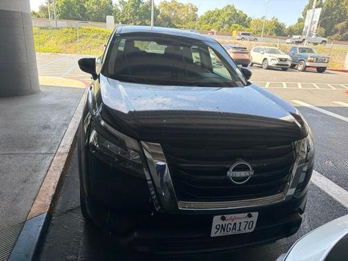 Super Black 2024 Nissan Pathfinder SV