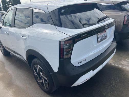 2025 Nissan Kicks SV