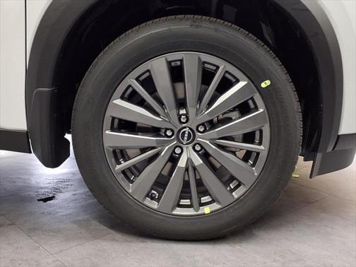 2025 Nissan Pathfinder SL FWD