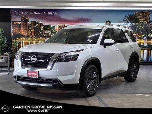 2025 Nissan Pathfinder SL FWD