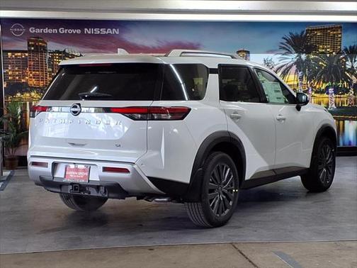 2025 Nissan Pathfinder SL FWD