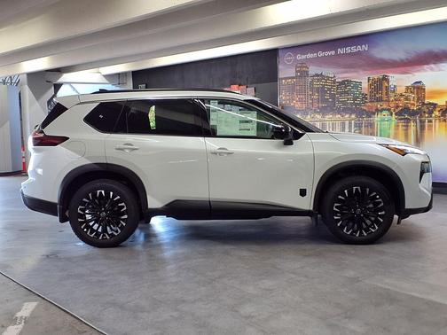 Everest White Pearl Tricoat 2026 Nissan Rogue Dark Armor