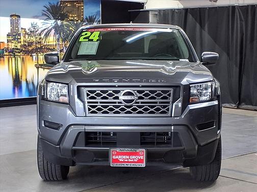 2024 Nissan Frontier SV
