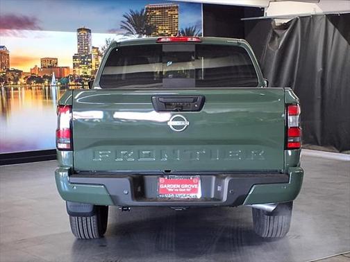 2025 Nissan Frontier SV