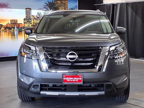 2025 Nissan Pathfinder SL FWD