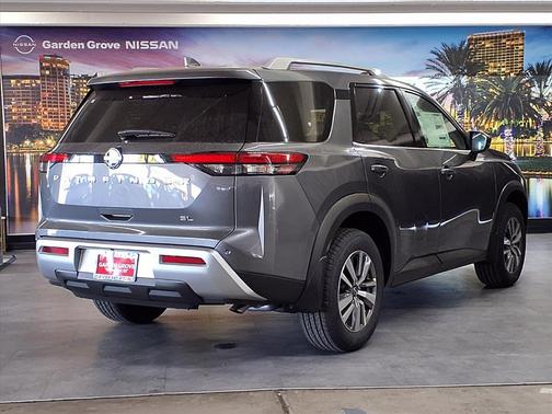 2025 Nissan Pathfinder SL FWD
