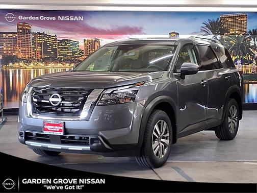 2025 Nissan Pathfinder SL FWD