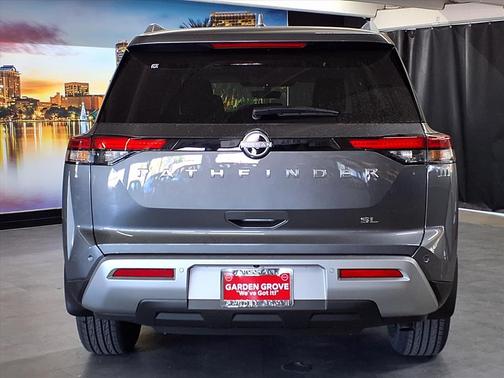 2025 Nissan Pathfinder SL FWD
