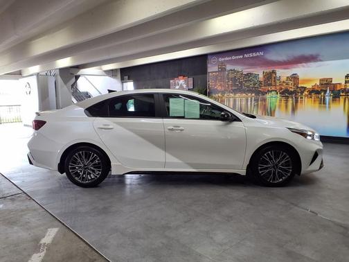 Snow White Pearl 2023 Kia Forte GT-Line