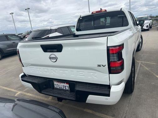 Glacier White 2024 Nissan Frontier SV