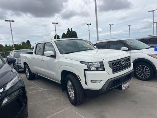 Glacier White 2024 Nissan Frontier SV