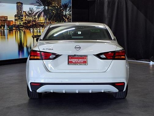 Pearl White Tricoat 2025 Nissan Altima 2.5 SV