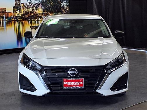 Pearl White Tricoat 2025 Nissan Altima 2.5 SV