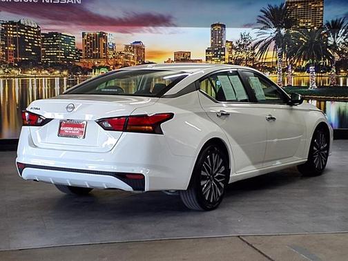 Pearl White Tricoat 2025 Nissan Altima 2.5 SV