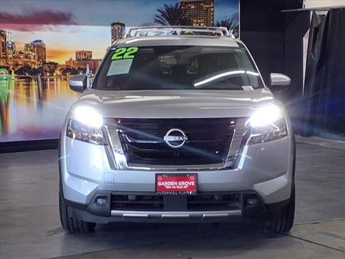 2022 Nissan Pathfinder SL 2WD